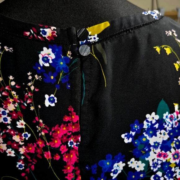 Worthington Black Floral‎ Flutter Sleeve Blouse – Size XL22 - Picture 6 of 8